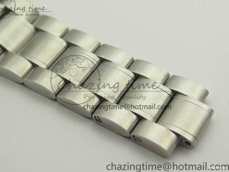 1227 Lightweight Speedmaster SS Snoopy OMF Best Edition White Dial on SS Bracelet Manual Winding Chrono Movement 7992